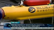 Buscan con robot submarino restos del avion malayo desaparecido