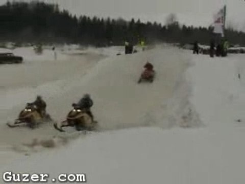 Régis est un con Course de motoneiges