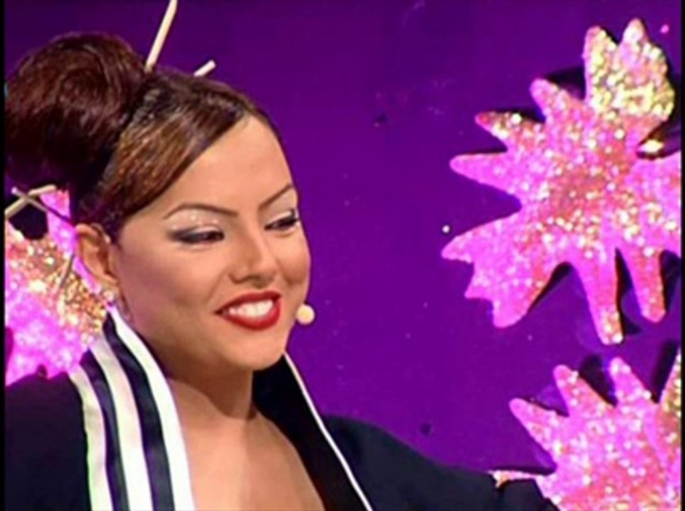 Ebru Gündeş   -  Vur Beni