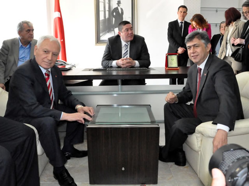 Haberal ve Köktürk, göreve seçilen Belediye Başkanlarını kutladılar