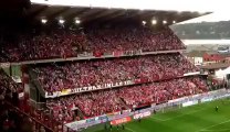 Feu d'artifice de PQ dans un stade de foot!