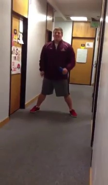 Fille VS gros gars... Fail en mode rugby!