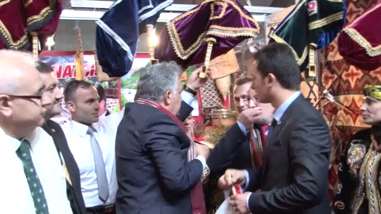 BAKAN YAZICI HORON OYNADI