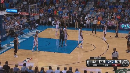 Nick Collison en sang après un coup de coude