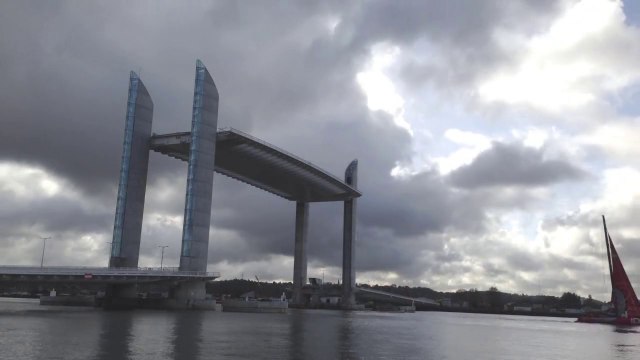 TIMELAPSE Levée du pont Chaban-Delmas à Bordeaux