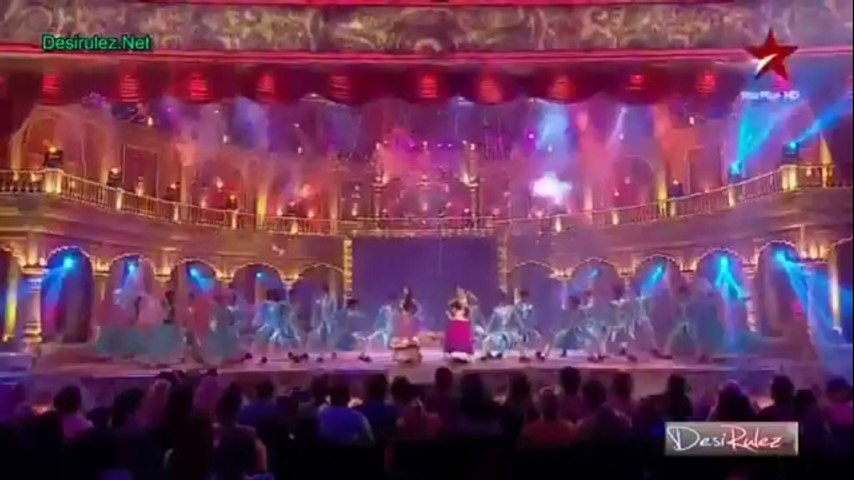 Sanaya Irani & Krystal dance