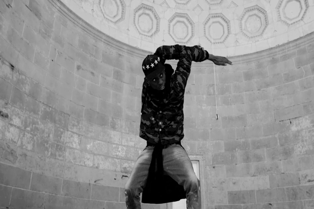 Amazing Flexing and Bone Breaking: Bones The Machine - Break Dance