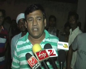 A man gets crushed between train and platform in Kanpur