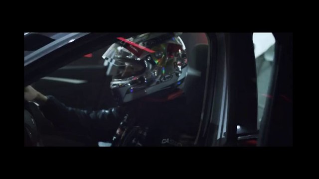 Sebastian Vettel prend le volant de l'Infiniti Q50 Eau Rouge