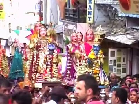 Фестиваль любви «Гангаур» начался в Индии