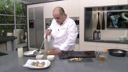 Mandonguilles de peus de porc i romesco