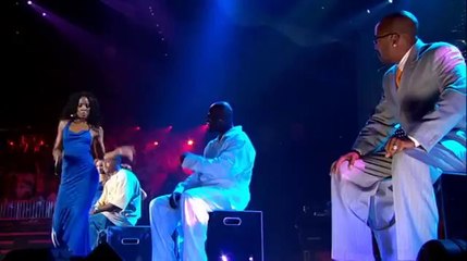 Konserde Seyirciye Kucak Dansı Yapmak - Destiny's Child