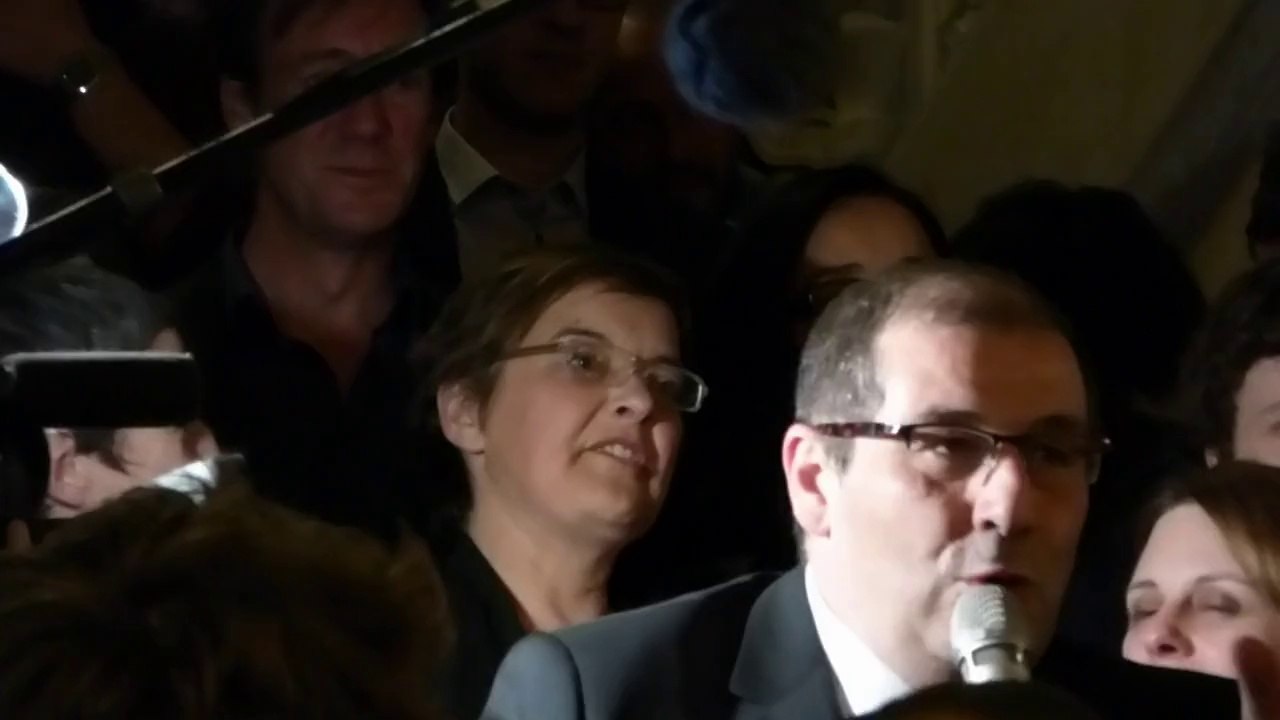 Mairie 14 2ème tour éléctions municipales 2014 : arrivée de Carine Petit