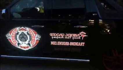 Publicité adhesive lumineuse pour voiture de société