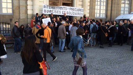 Une cinquantaine d'intermittents manifestent