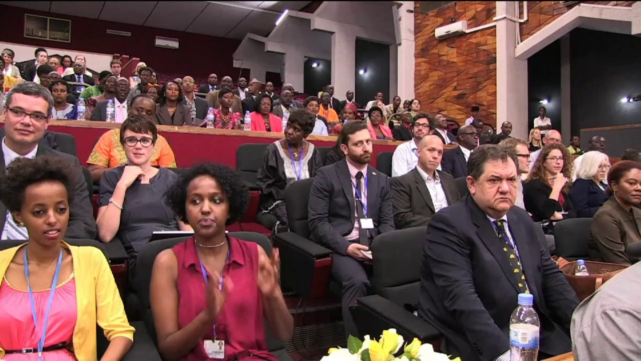 Ruanda discute genocídio