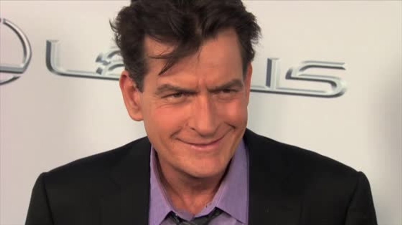 Charlie sheen zahlt 3 monate keinen unterhalt