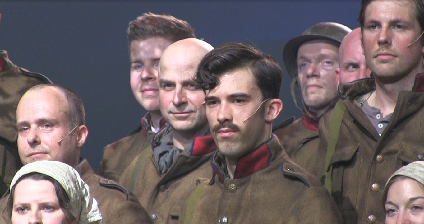 14-18 de musical: Toestormende premières en tribunes