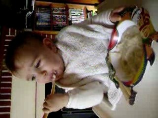 juju mange tout seul!!!