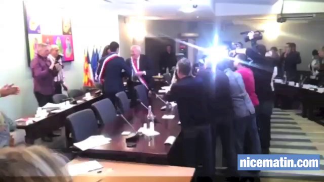 David Lisnard élu maire par le conseil municipal de Cannes