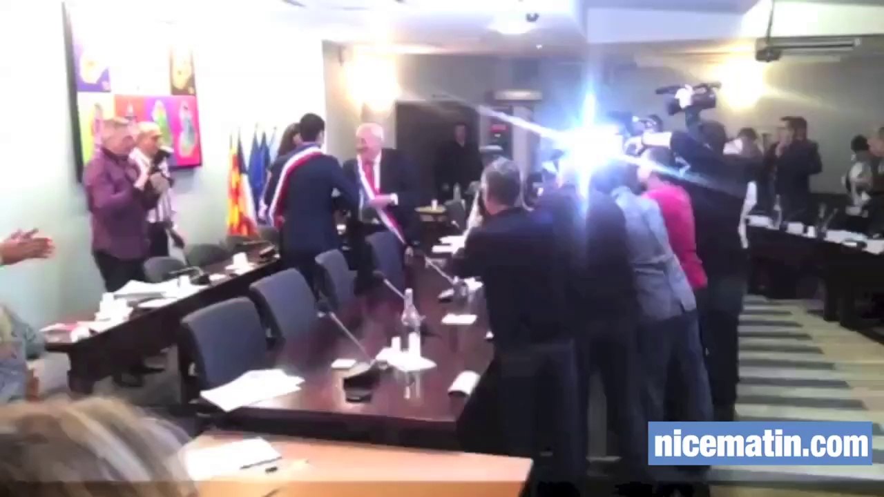 David Lisnard élu maire par le conseil municipal de Cannes