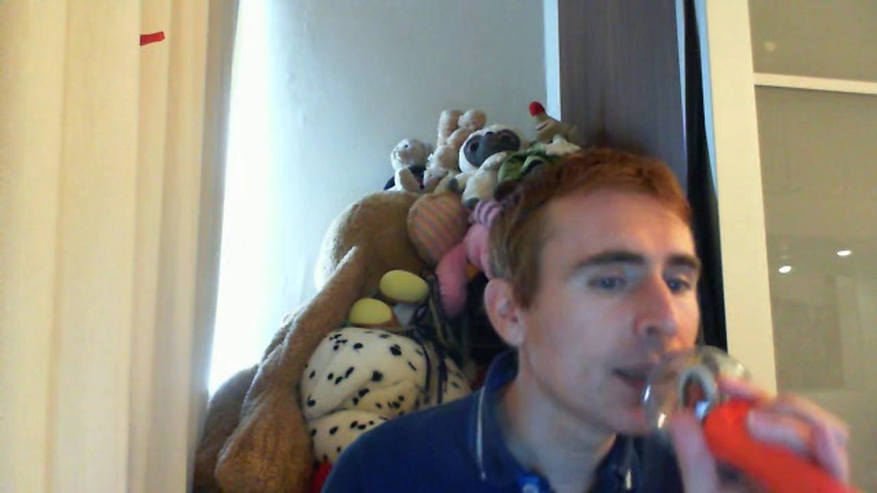 Wiwi égratigne "les violons d'Acadie" d'Alain Morisod & Sweet People