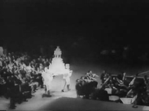 Marilyn Monroe sings Happy birthday