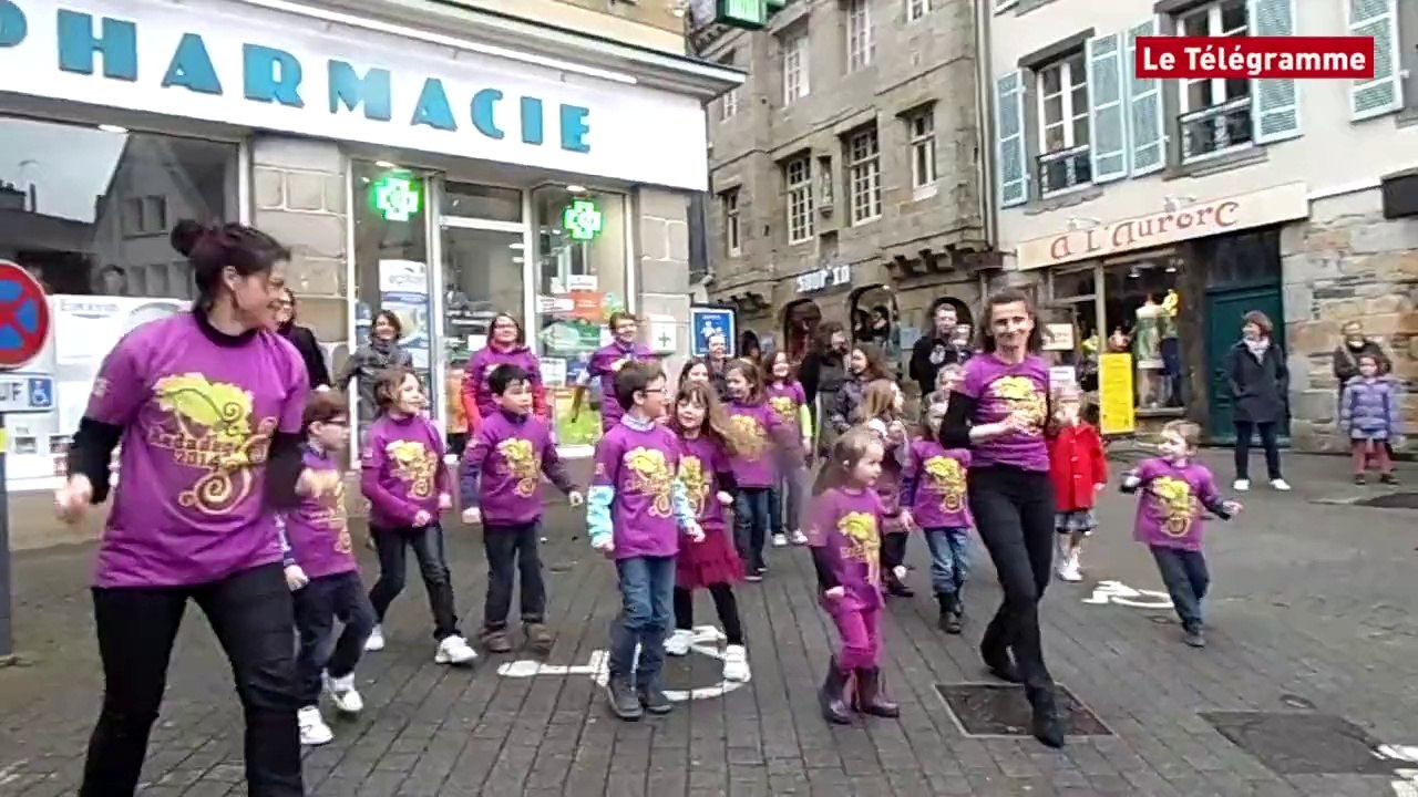 Landerneau. le flash mob des enfants bretonnants