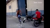 Se garer à moto comme un Boss