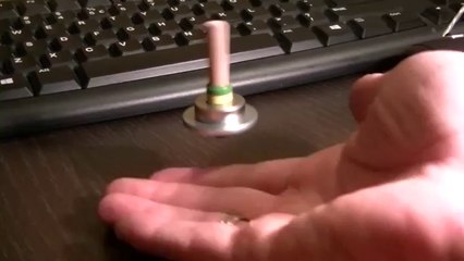 Amazing Magnetic anti gravity Toy - levitron casero - YouTube_2