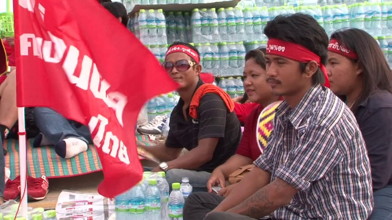 Des milliers de Chemises rouges manifestent à Bangkok