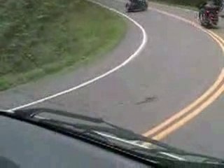 Regis et sa bande font de la moto