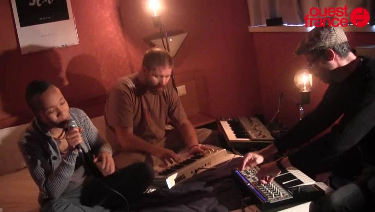 Le groupe ST-Lô joue, avant son concert, dans l...