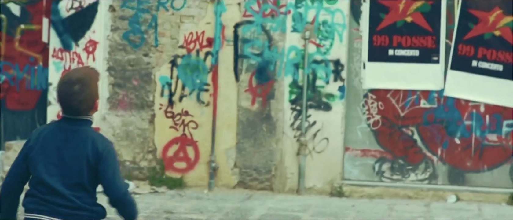 99 Posse feat. Mama Marjas ed Alborosie - Curre Curre Guagliò Still Running