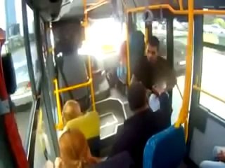 Dolmuşta Dilenci Şakası   Komik Video İzle