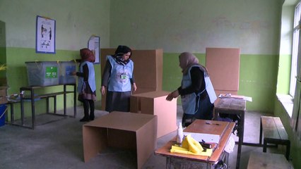 Afegãos vão em massa às urnas
