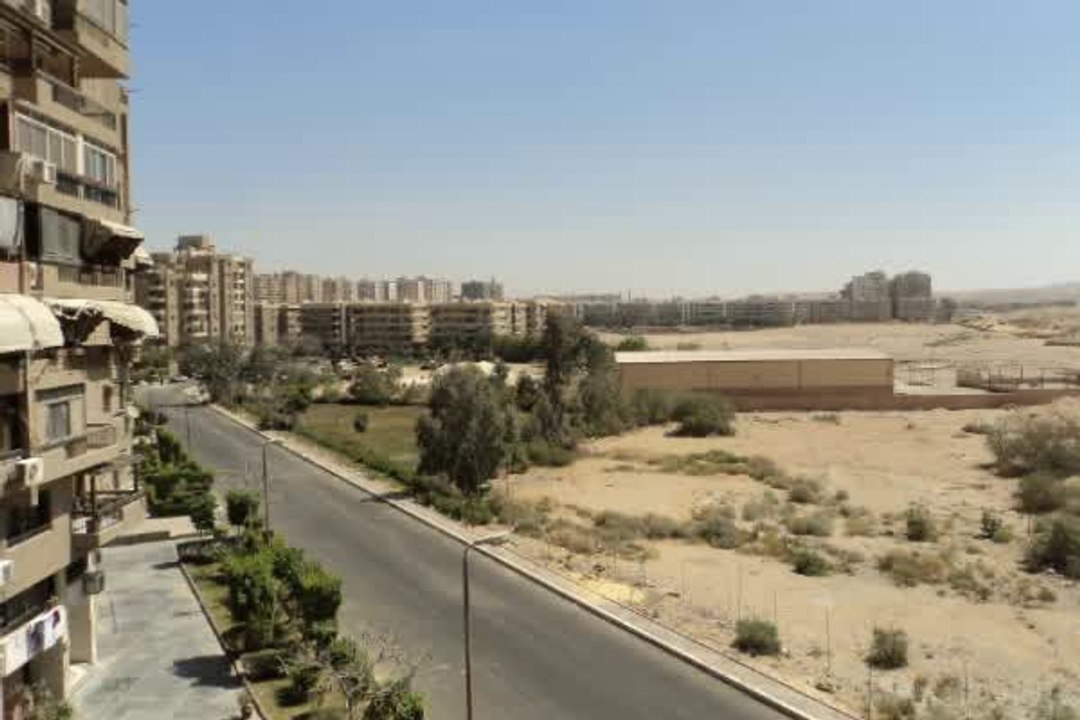 Semi Furnished 3 Bedrooms for Rent in Zahraa Maadi