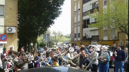 Marcha de la A.M Santa Cruz a su paso por la calle montevideo en el ensayo solidario de @perdon_huelva. Guille López