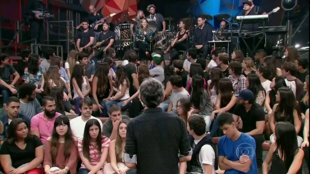 Claudia Leitte comenta como foi a experiência de dirigir seu novo DVD [ mundoleitte.com]