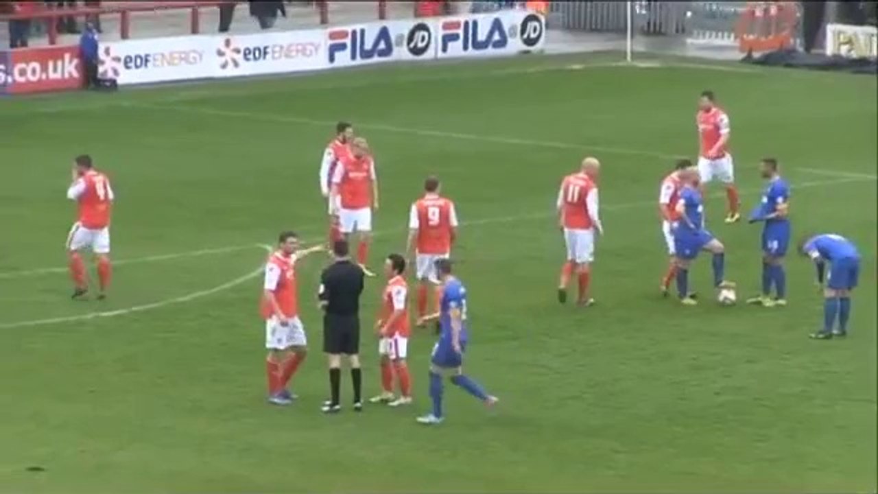 Aπίστευτη εκτέλεση φάουλ!