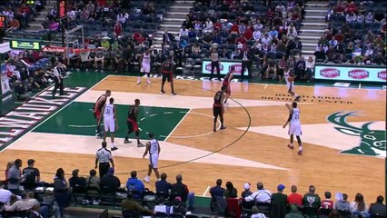 Brandon Knight crosse Vasquez puis postérize Valanciunas !