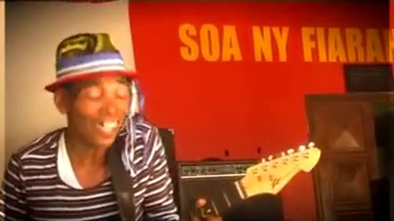 JHONNITO  -  Halanao moa zaho  (gasy - malagasy)