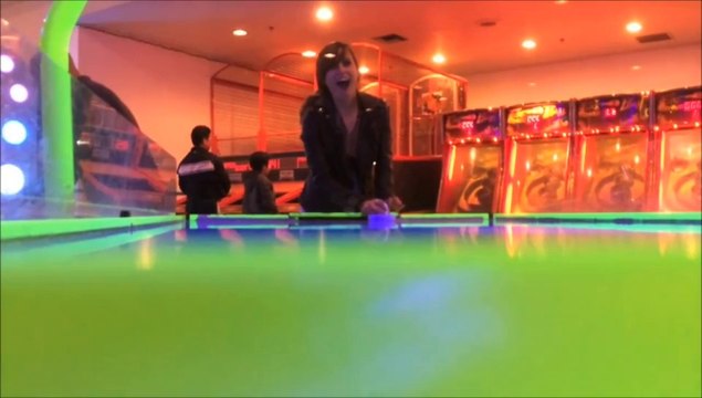 Man Surprises His Girlfriend With Beach Proposal