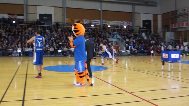 Exibitions des Crazy Dunkers à l'Euro-Pacé