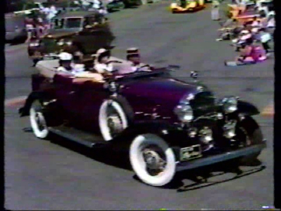 La parade des autos des fêtes du 250 è de St-Joseph Beauce
