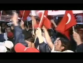 DALĞALAN ŞANLI BAYRAK