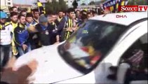 Fenerbahçeli taraftarlar Galatasaraylılara saldırdı