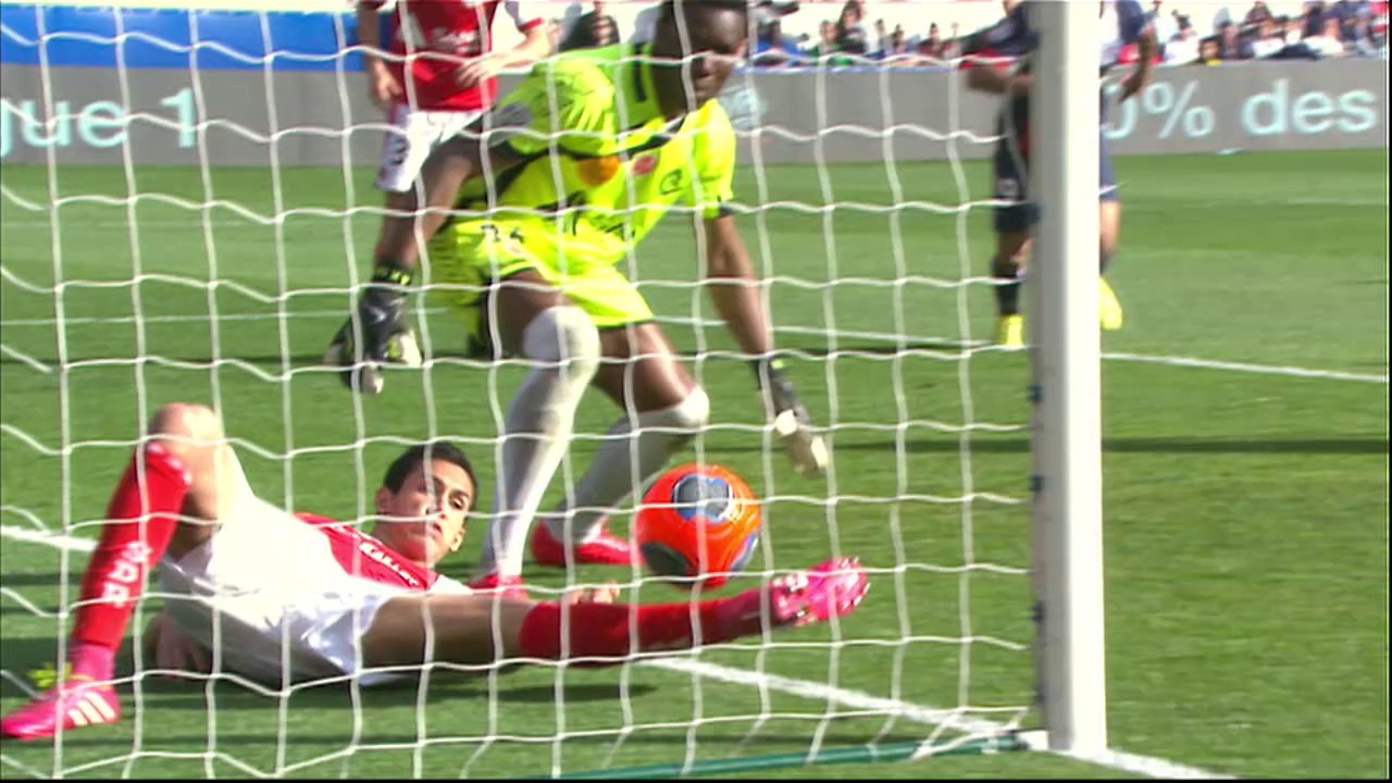 But Aissa MANDI (48ème csc) - Paris Saint-Germain - Stade de Reims - (3-0) - 05/04/14 - (PSG-SdR)
