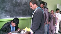 Candidatos denunciam fraudes nas eleições afegãs