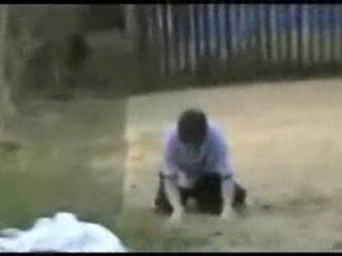 Regis tente un backflip